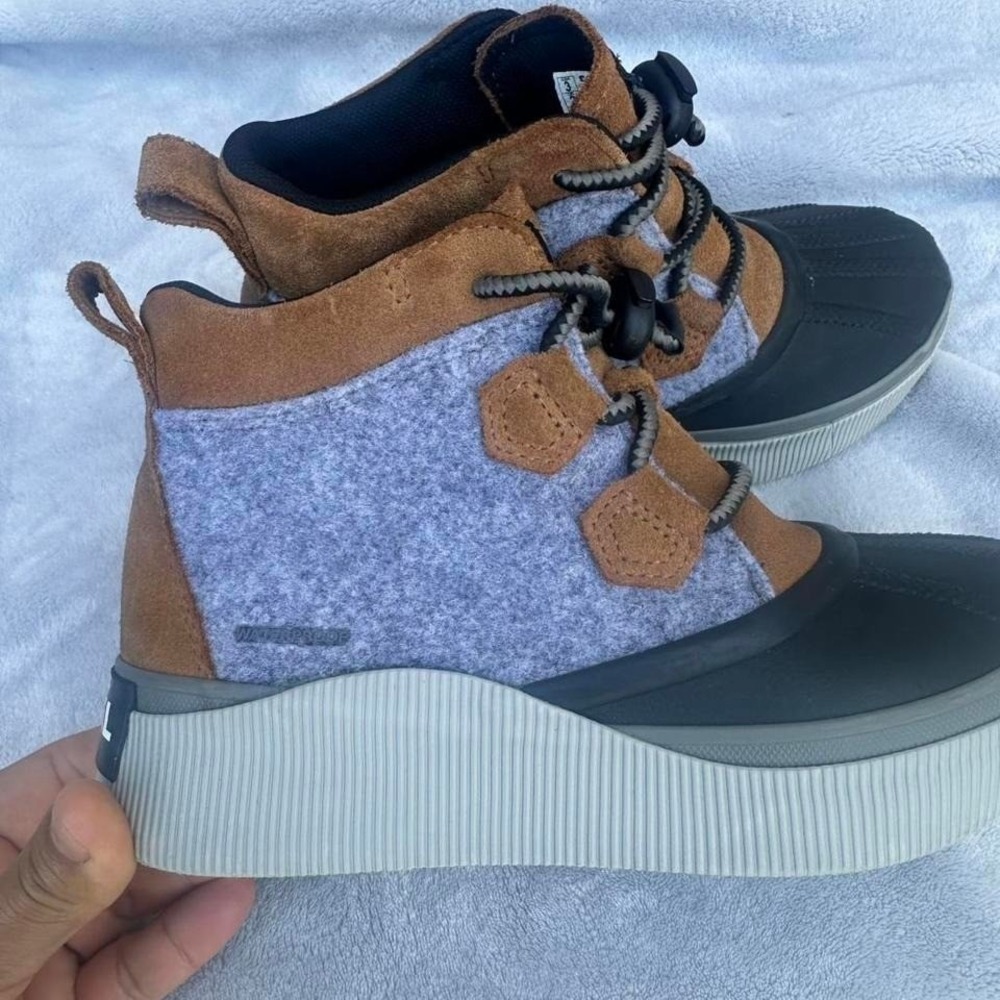 Sorel women's Tofino waterproof hiking boots - brown and blue #hikingboots - Picture 4 of 8